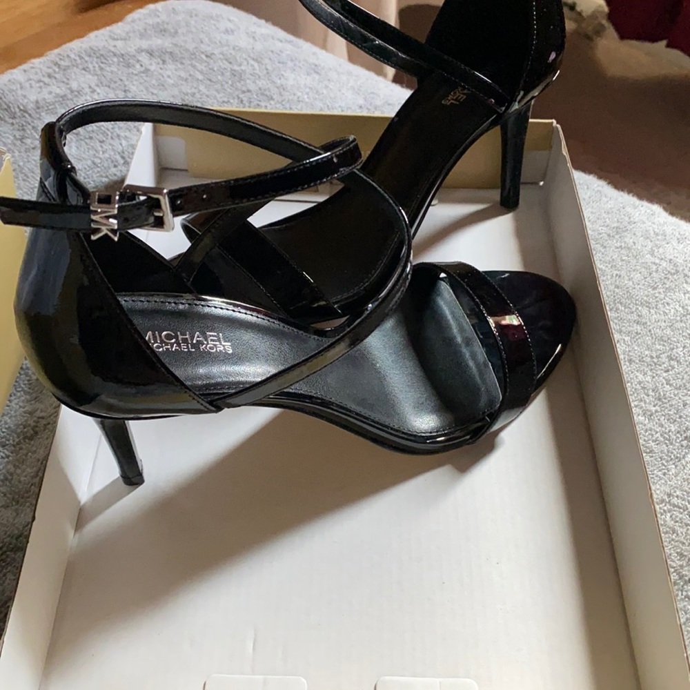 MICHAEL Michael Kors Mid Ava Sandal size 8.5